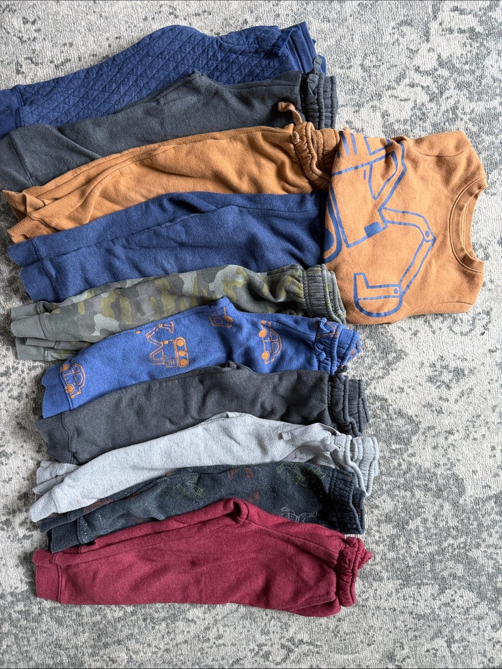 3T Cat & Jack boy bundle: 10 jogger sweatpants / 1 sweatshirt